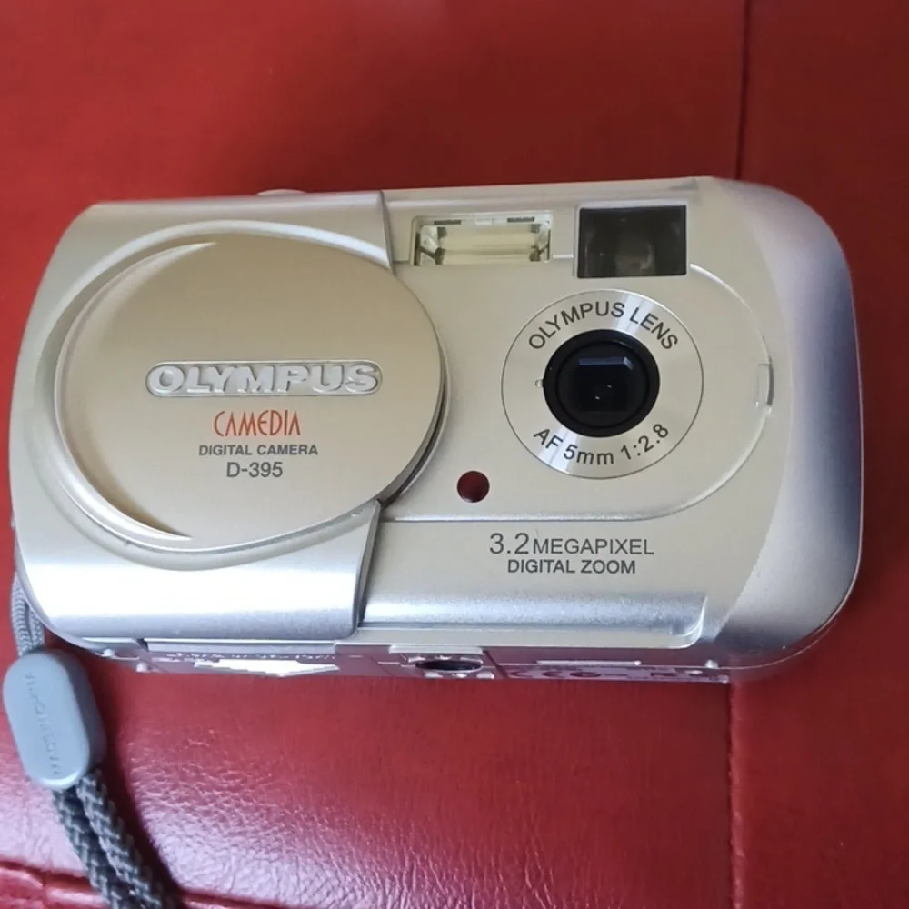 *OLYMPUS CAMEDIA DIGITAL D-385 ZOOM CAMERA, works